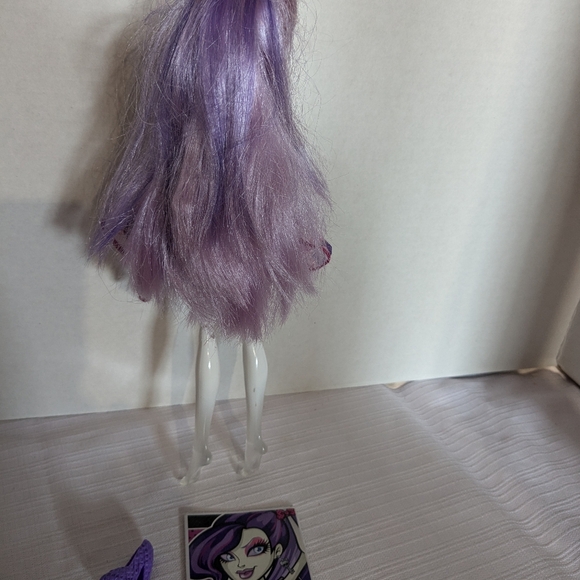 Monster High Spectra Vondergeist Doll Dot Dead Gorgeous Clothes Accessories - Picture 2 of 7